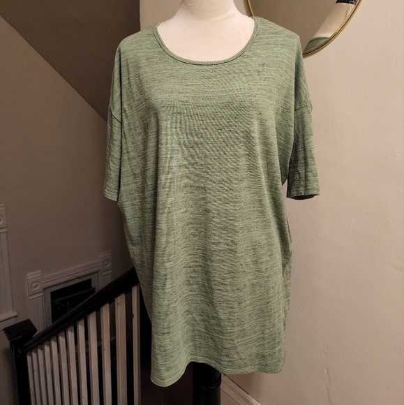 LuLaRoe T Shirt - Picture 2 of 3